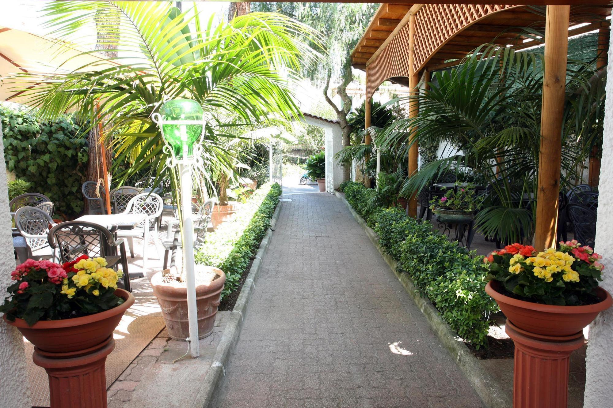 Charme Hotel La Villa Tina Ischia Esterno foto