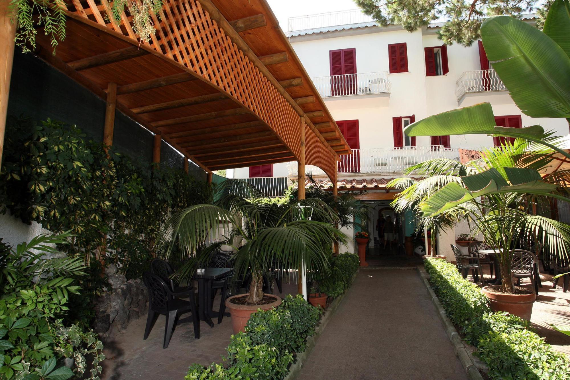 Charme Hotel La Villa Tina Ischia Esterno foto