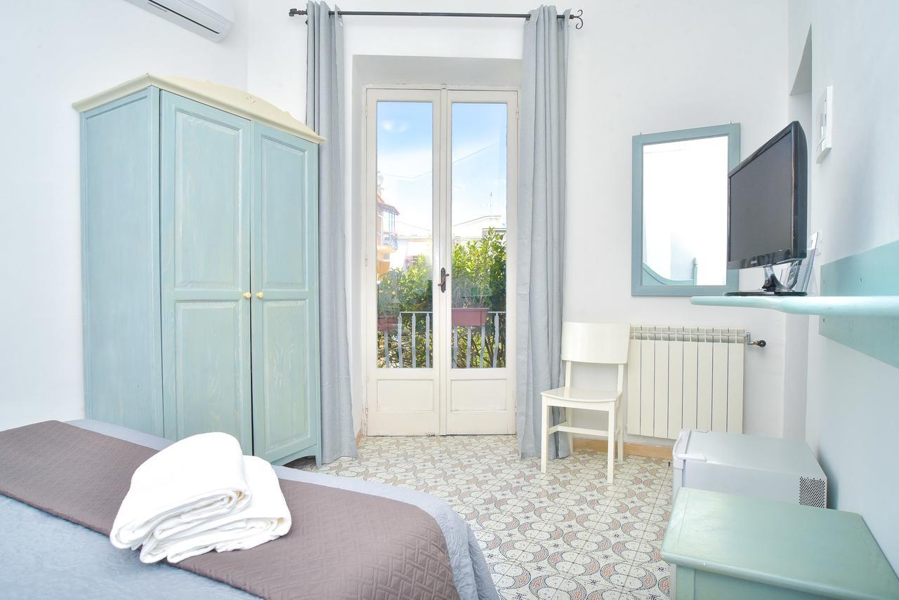 Charme Hotel La Villa Tina Ischia Esterno foto